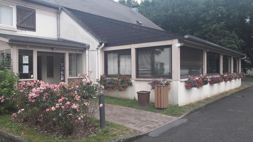 Kyriad Rennes Nord Hotel Exteriör bild